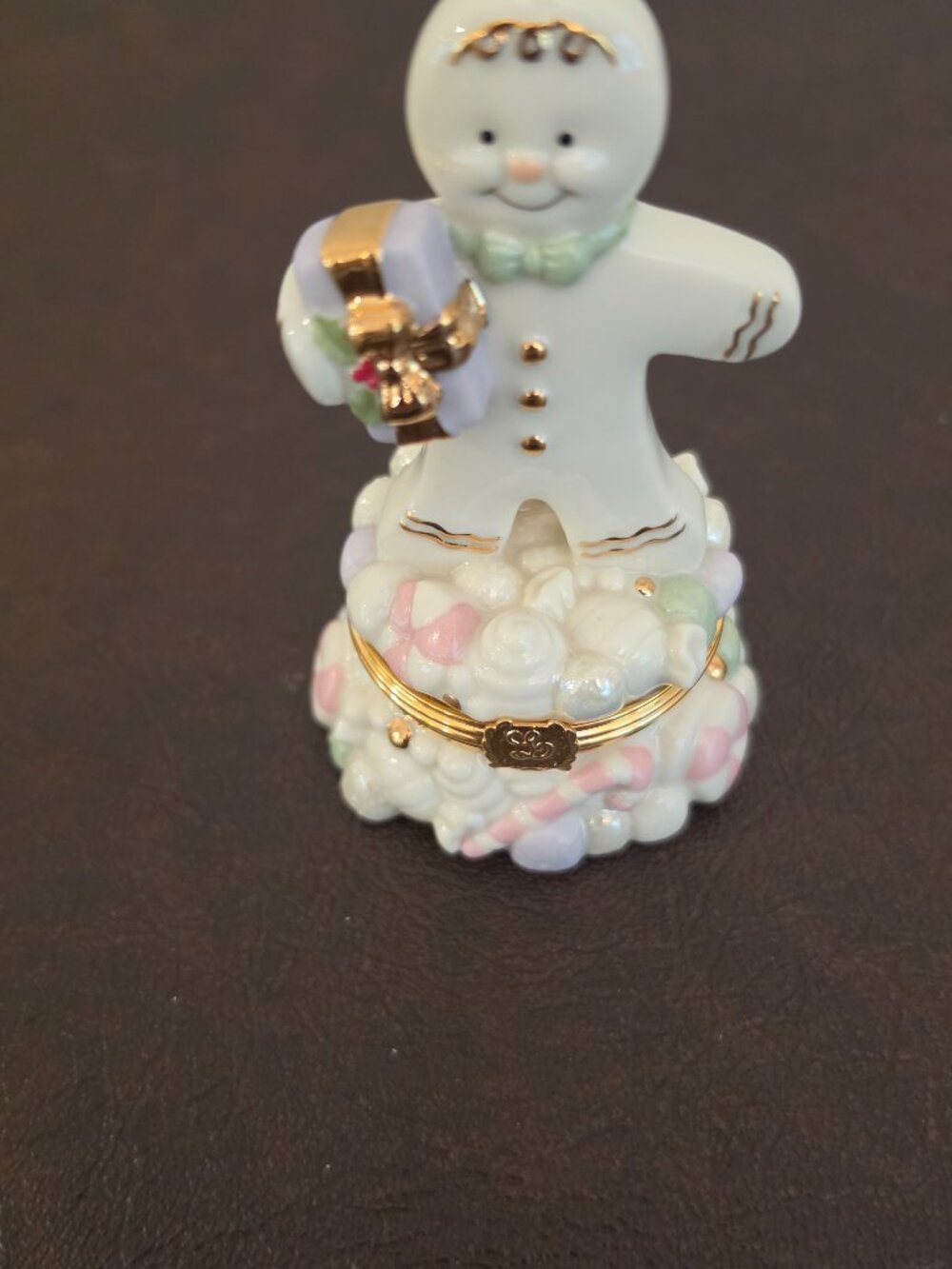 The Lenox Treasures A Sweet Surprise Gingerbread Box i